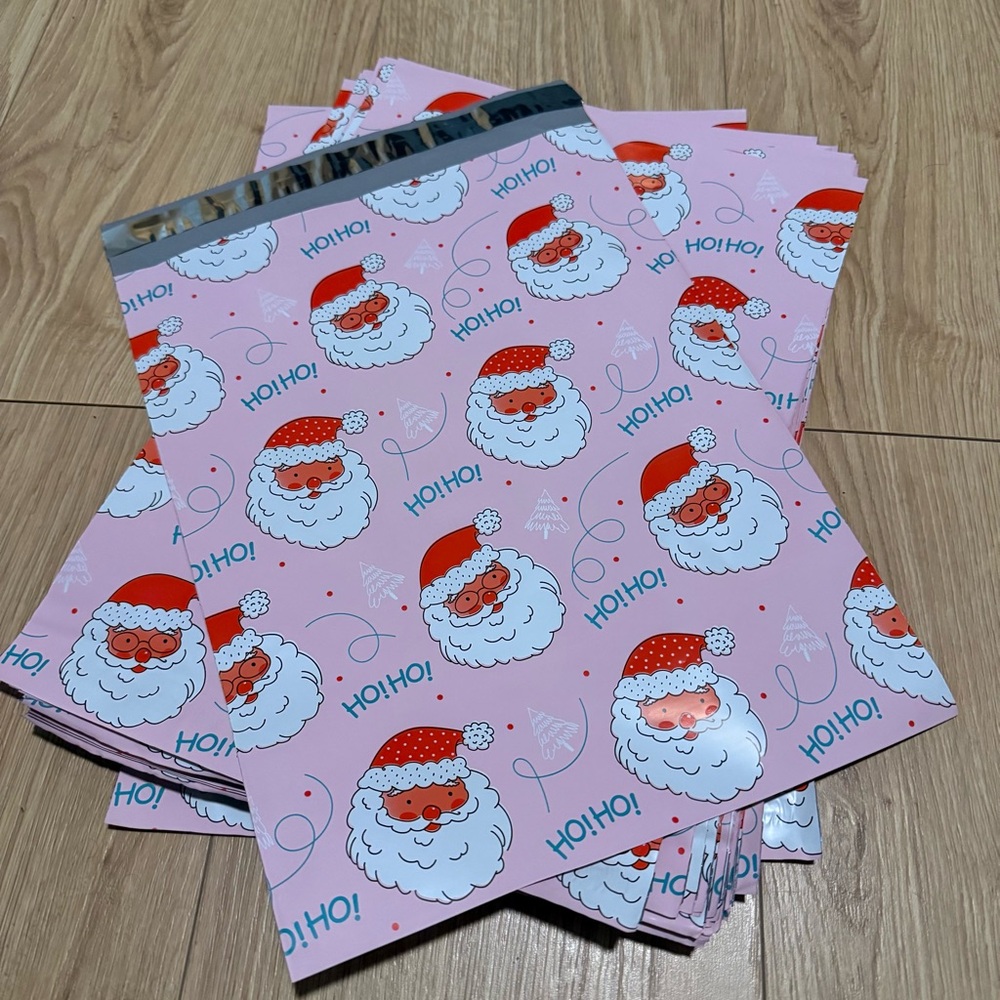 75 Ct. 10x13” Santa Claus Holiday Polymailers